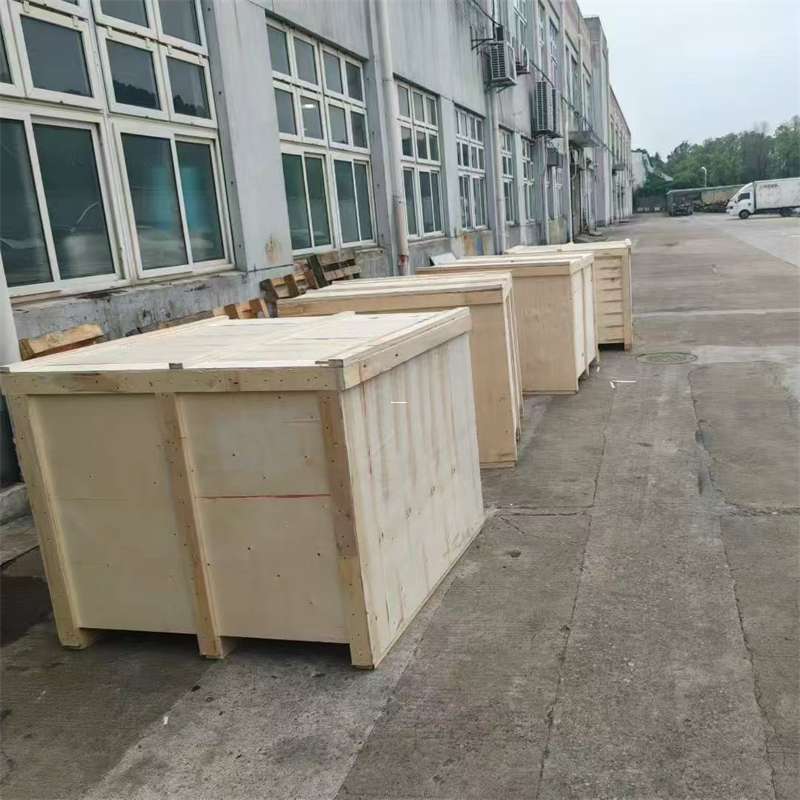 万山区尼勒克县：物流专线的高效货运之旅